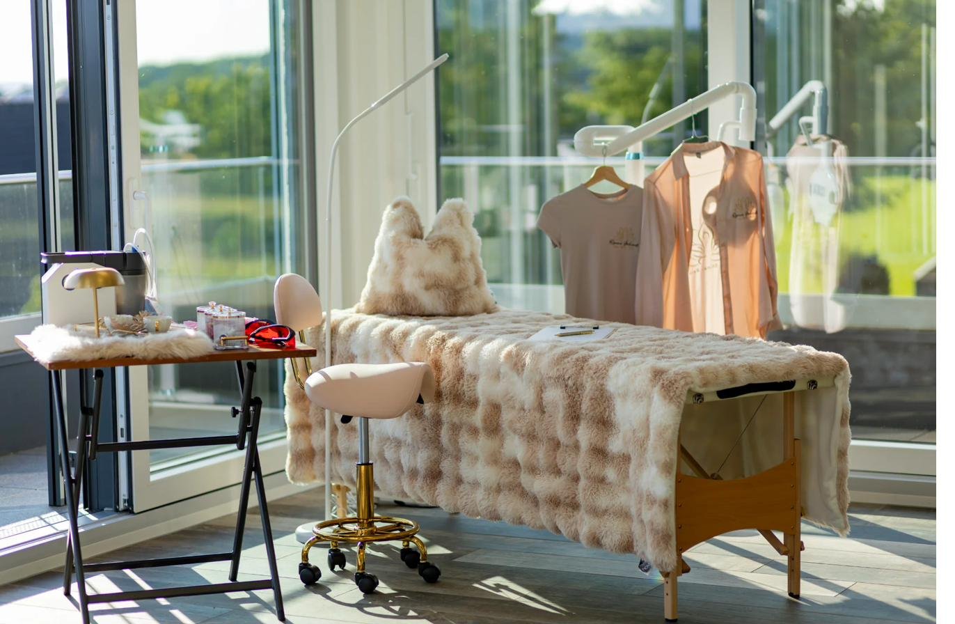 Romina bei der Zahnaufhellung